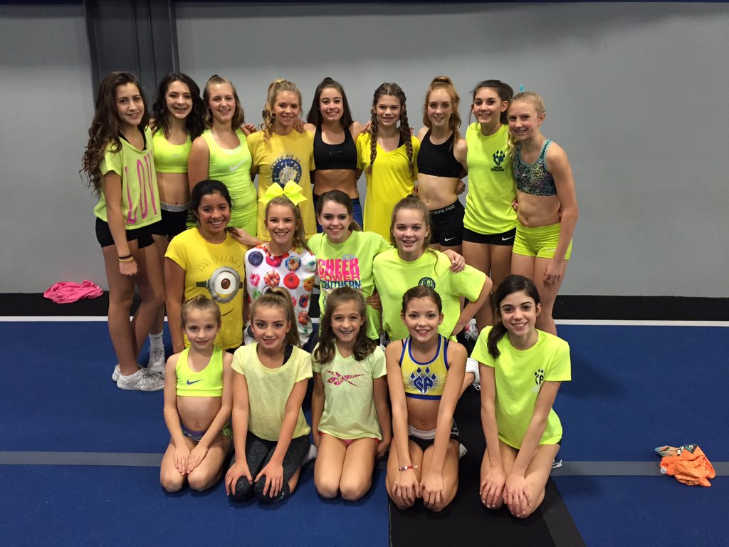 Icecats are thinking of and praying for Dani #prayfordani <a href="/CA_Firecats/">CA Firecats</a> 💙😺