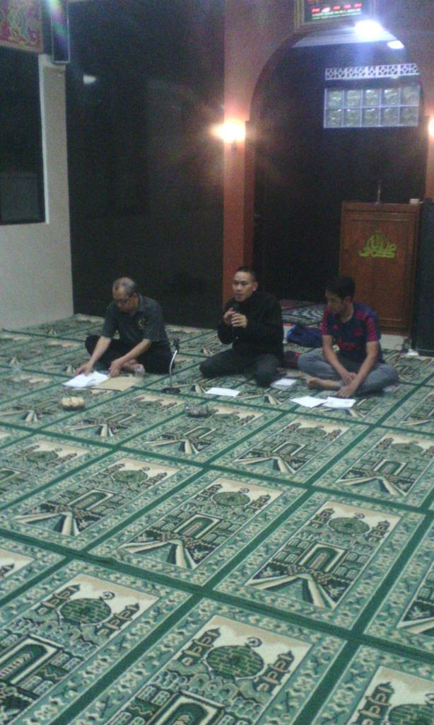 yatagmal's tweet photo. Musyawarah penjaringan balon ketua @rw03sukagalih periode 2015-2018 di rt01 @kelsukagalih https://t.co/EEnsfkT5bZ