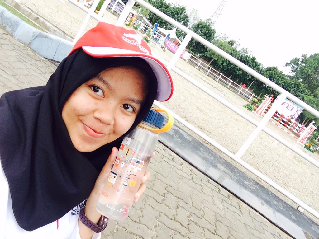 Klautjawa's tweet image. Mari awali senin pagi ini dengan tersenyum dan semangat. Jangan lupa tetap bawa tumbler kemanapun km pergi 😊