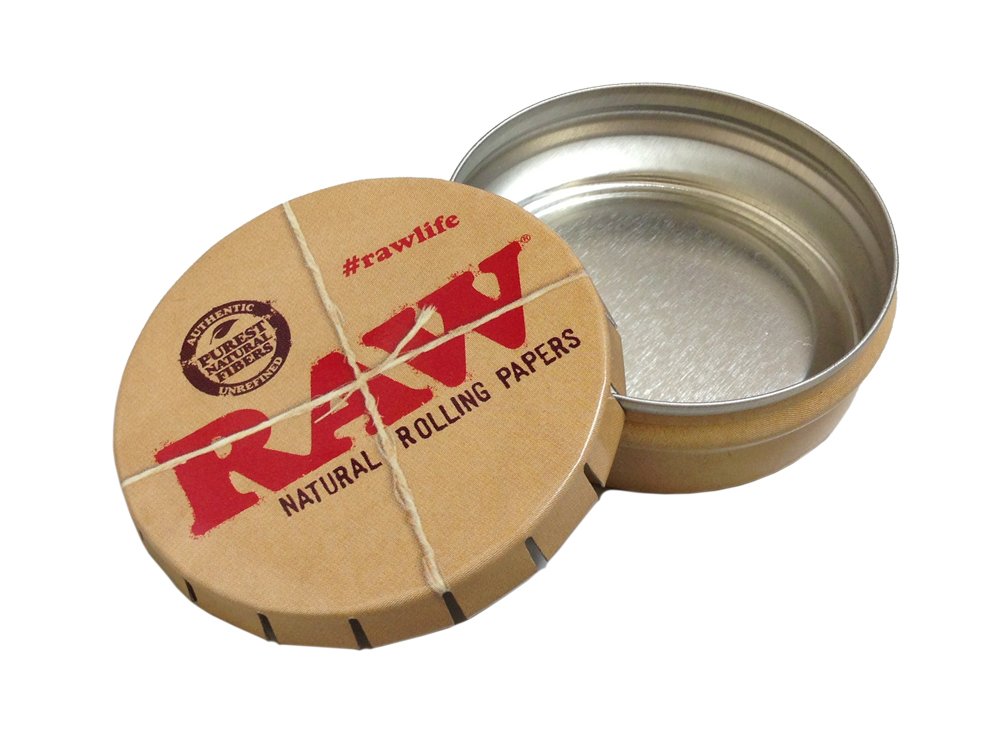 Raw ローリングペーパー Raw缶ケースが2種類が新発売 Rawスライド缶ケースは巻いた煙草 Rawペーパー ローラー 等を持ち運ぶのに便利 950円 税込 Raw丸缶ケースはrawフィルターを小分けにして持ち運ぶのにちょうどいい大きさ 650円 税込 Raw ローリングペーパー Raw缶ケースが2種類が新発売 Rawスライド缶ケースは巻いた煙草 Rawペーパー ローラー 等を持ち運ぶのに便利 950円 税込 Raw丸缶ケースはrawフィルターを小分けにして持ち運ぶのにちょうどいい大きさ 650円 税込