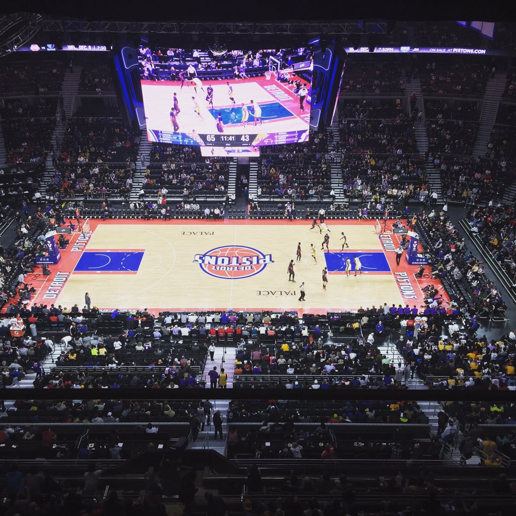 CoolPartyBus's tweet photo. Perks of the #coolbusexperience w/ @CoolPartyBus #pistons #lakers #kobe #thebest #thecoolest #michigan https://t.co/urc3BBpUBS