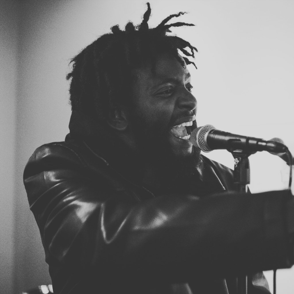 DryReign's tweet image. S/o @Seeallhues for sparking the night off right at @GarseeyuhBrand's #DarkTones last night!