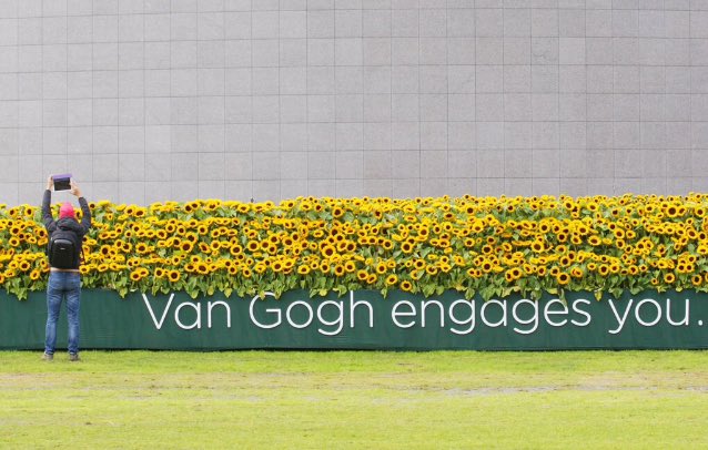 artoftheserpent's tweet photo. 125,000 sunflowers in memory of Van Gogh https://t.co/5DUdd06rvN