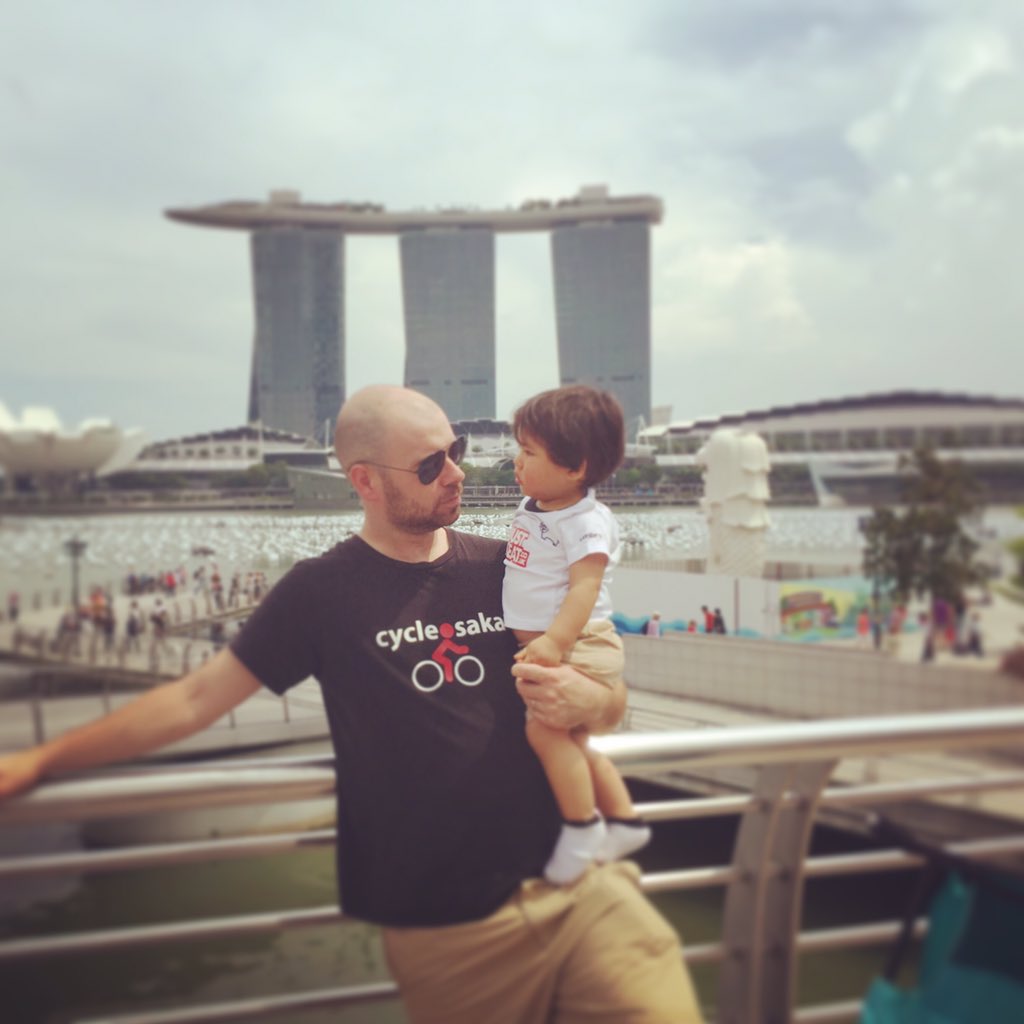 Cycleosaka's tweet photo. The boys of Cycle Osaka on tour in #singapore #cycleosaka #marinabay #merlion https://t.co/8QWu16QVqq