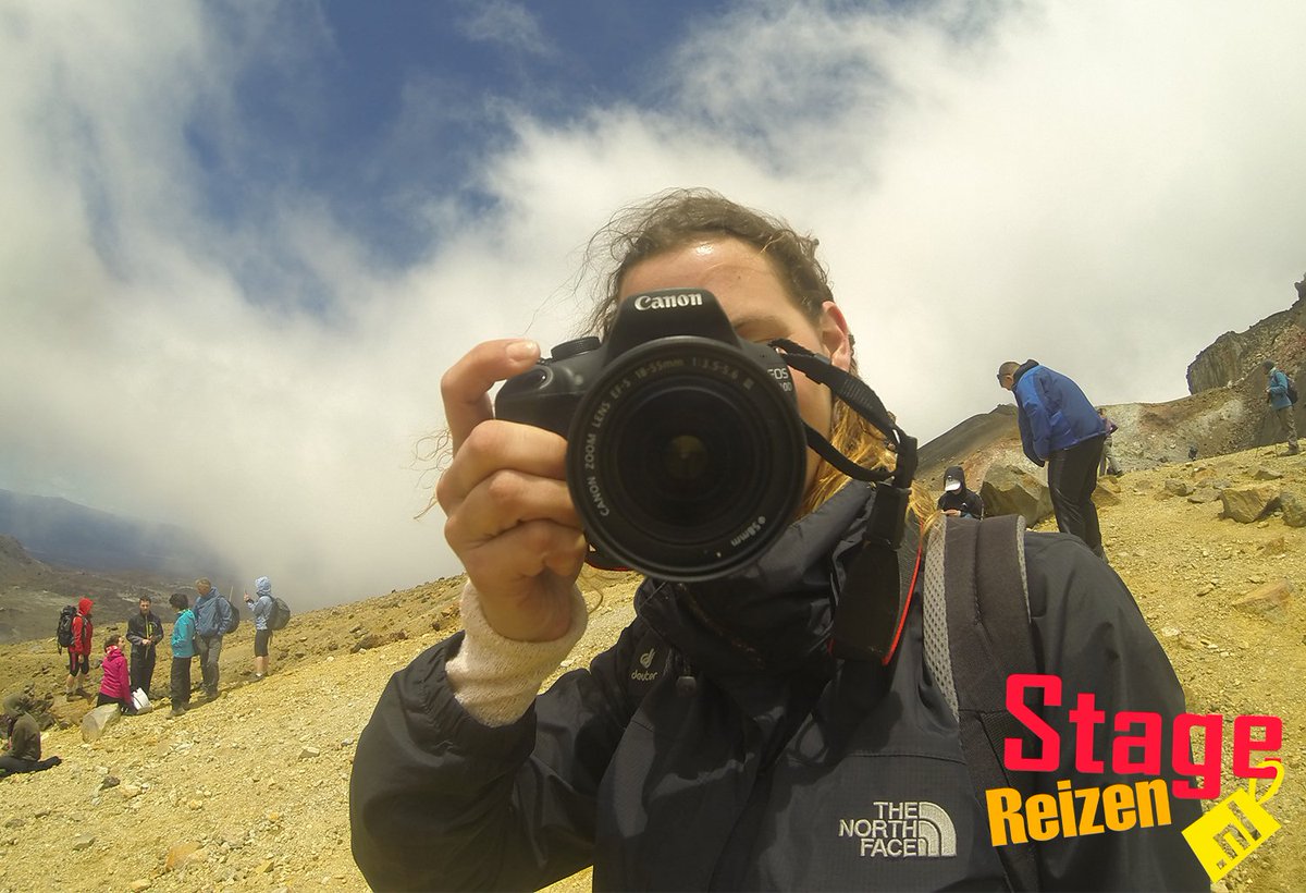 Bbbbrrrrrrr! 22 KM door de bergen met ijskoude wind! De Tongariro Crossing met onze stagiaires in de hoofdrol!