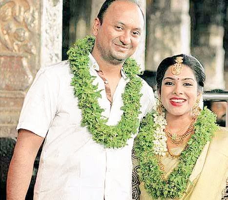 ulaga000's tweet image. #KadhalSandhya got married to Venkat Chandrasekharan at Guruvayoor temple...