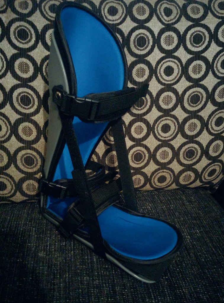naominf's tweet photo. It's arrived :) Another bid to try and deal with my year long Achilles pain. Really hope this helps! #legsplint https://t.co/hSUvgs4Zs7