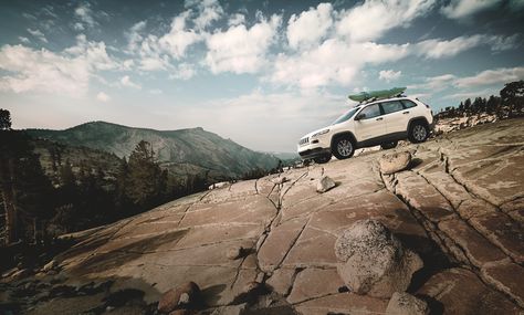 JeepCanada's tweet photo. Rule #1: Don’t look down.  #Cherokee https://t.co/IICWLeMvPc https://t.co/Lo6pf283nv
