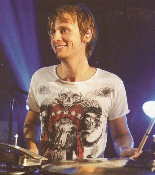  HAPPY BIRTHDAY!! Thanks for your music and your smile, hope you have a great day! 