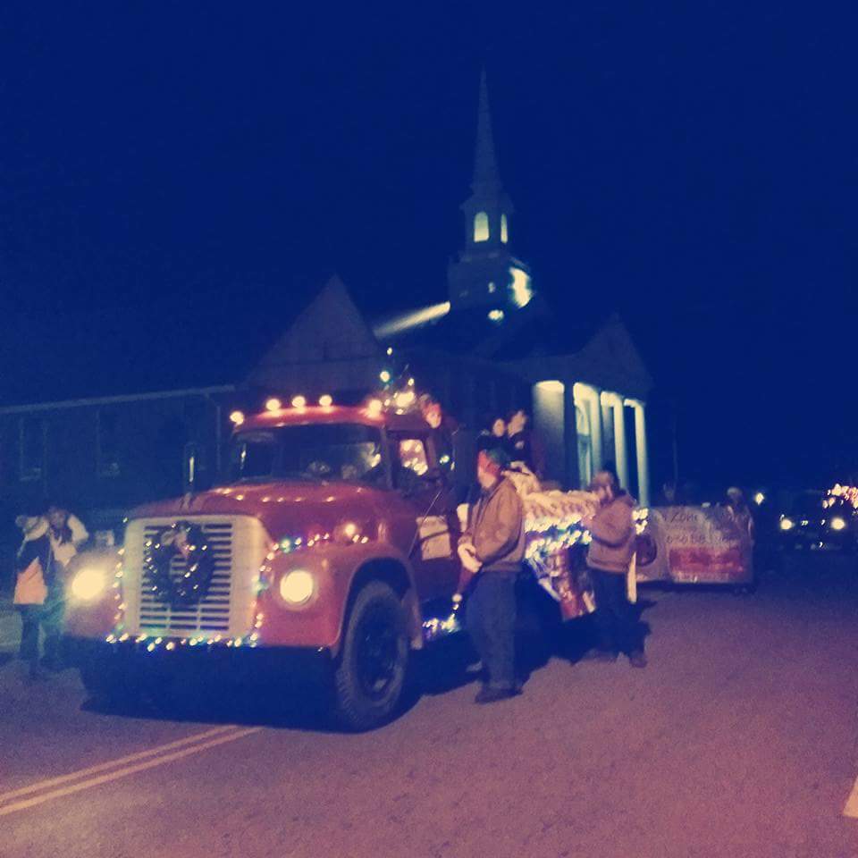 AliseDanielle12's tweet photo. I had such a great night at the Christmas parade lastnight with Wyatt and his family  #stc #christmasparade  🎅🎄🎁👼❤ https://t.co/Z03lesLGYy