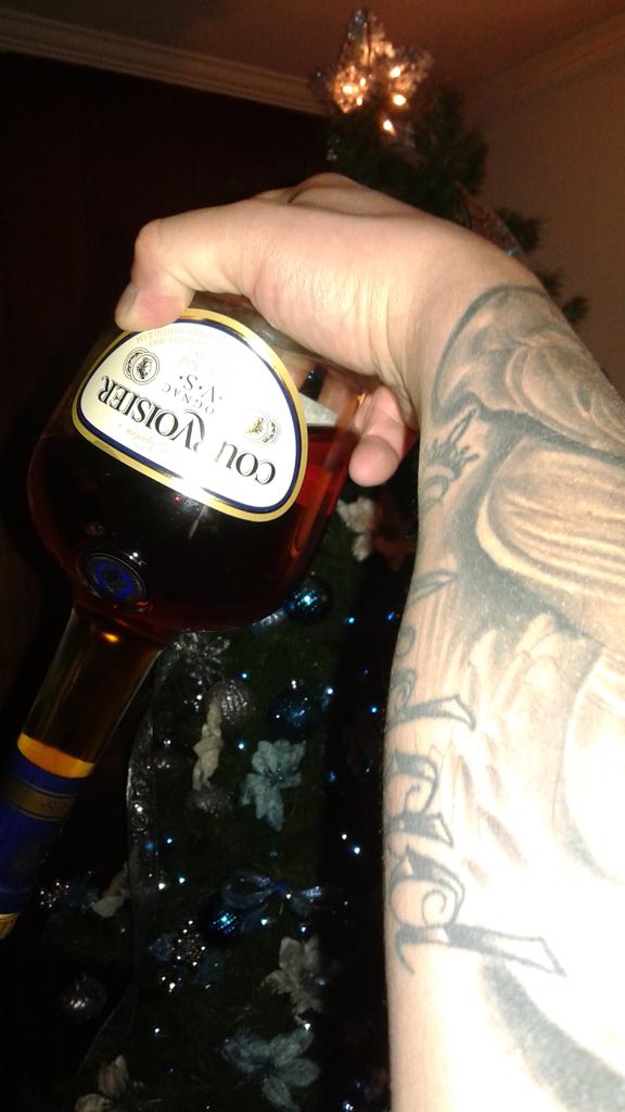 gargula250's tweet photo. Drinks on ice and loving life. Hello tweets https://t.co/UPt5CEEYuw