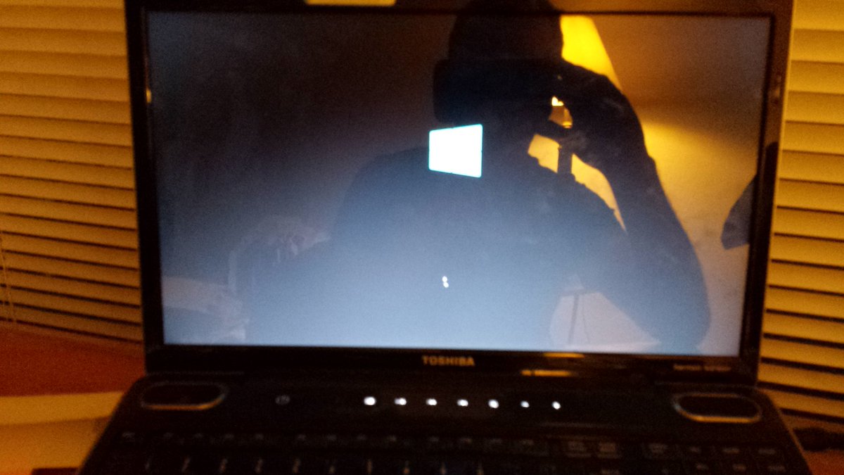 Andrew_OH_TX's tweet image. I&apos;ve now reached Hour 30 of trying to install Windows 10. #NewComputerTime