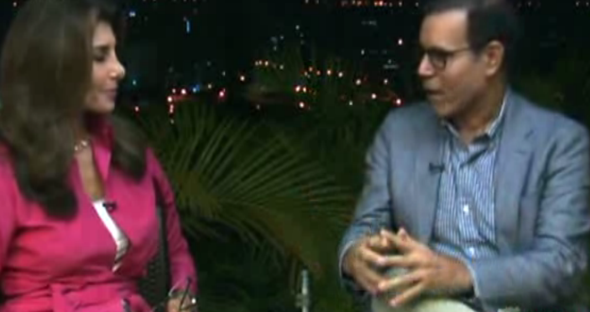 CNNEE's tweet photo. .@luisvicenteleon: El CNE está discutiendo cómo va a presentar la información — @patriciajaniot #VenezuelaVoto2015 https://t.co/IAPdjXhqrb