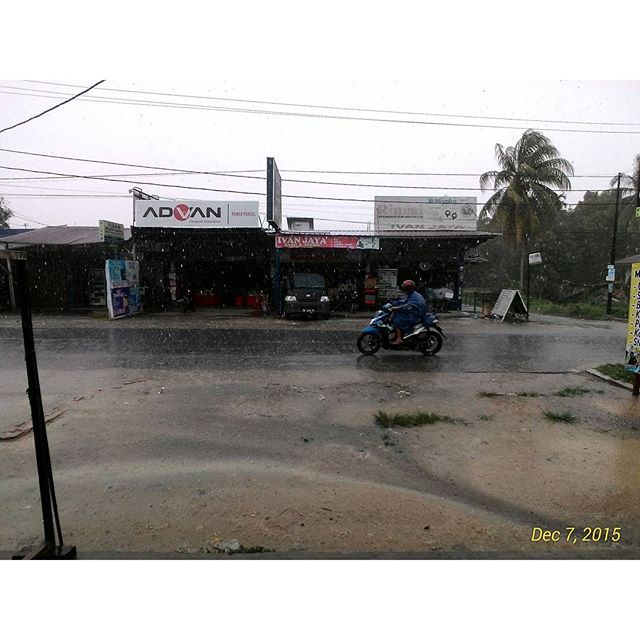 riautrending's tweet photo. Alhamdulillah! Pekanbaru hujan! https://t.co/UmnS9g2AFB https://t.co/81lz9FeKJr