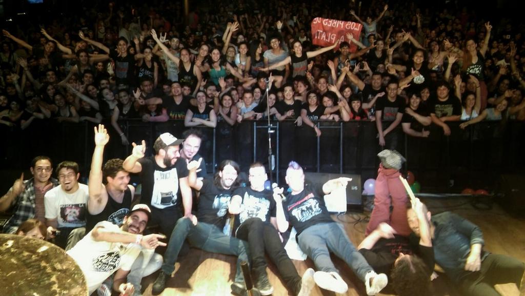 lpqlp_oficial's tweet photo. Y ver crecer todo esto... Ufff!! Explotó el Teatro Flores!! #LPQLPenFlores https://t.co/t8d28V89U5
