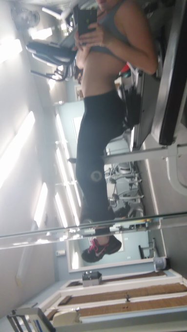 When your workout consists of you being literally held up by your own strength #workout #motivated #fit<a href="/tag/gym"class="tags"><span>#gym</span></a><a href="/tag/workout"class="tags"><span>#workout</span></a><a href="/tag/fit"class="tags"><span>#fit</span></a><a href="/tag/motivated"class="tags"><span>#motivated</span></a><a href="/tag/situps"class="tags"><span>#situps</span></a>