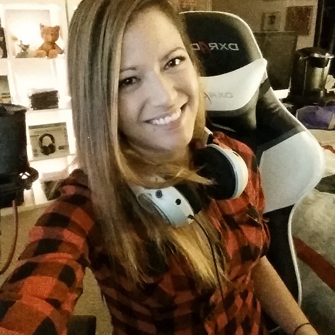 MsVixen's tweet photo. [LIVE] #NerdyPervsUnite with @TheMsVixen!
Powered by #GameFuel #ZombieProAm @mountaindew 
https://t.co/WOJIDMyhyl https://t.co/S0d036D0e9