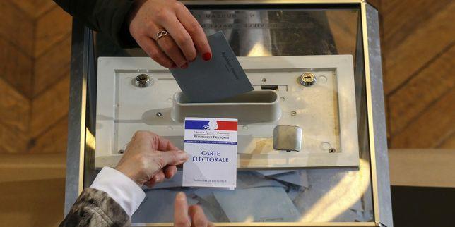 lemonde_pol's tweet photo. Montée du FN, barrage républicain, abstention : le zapping du premier tour des régionales https://t.co/yAHj4CKK2H https://t.co/OeNd8z1Nq3