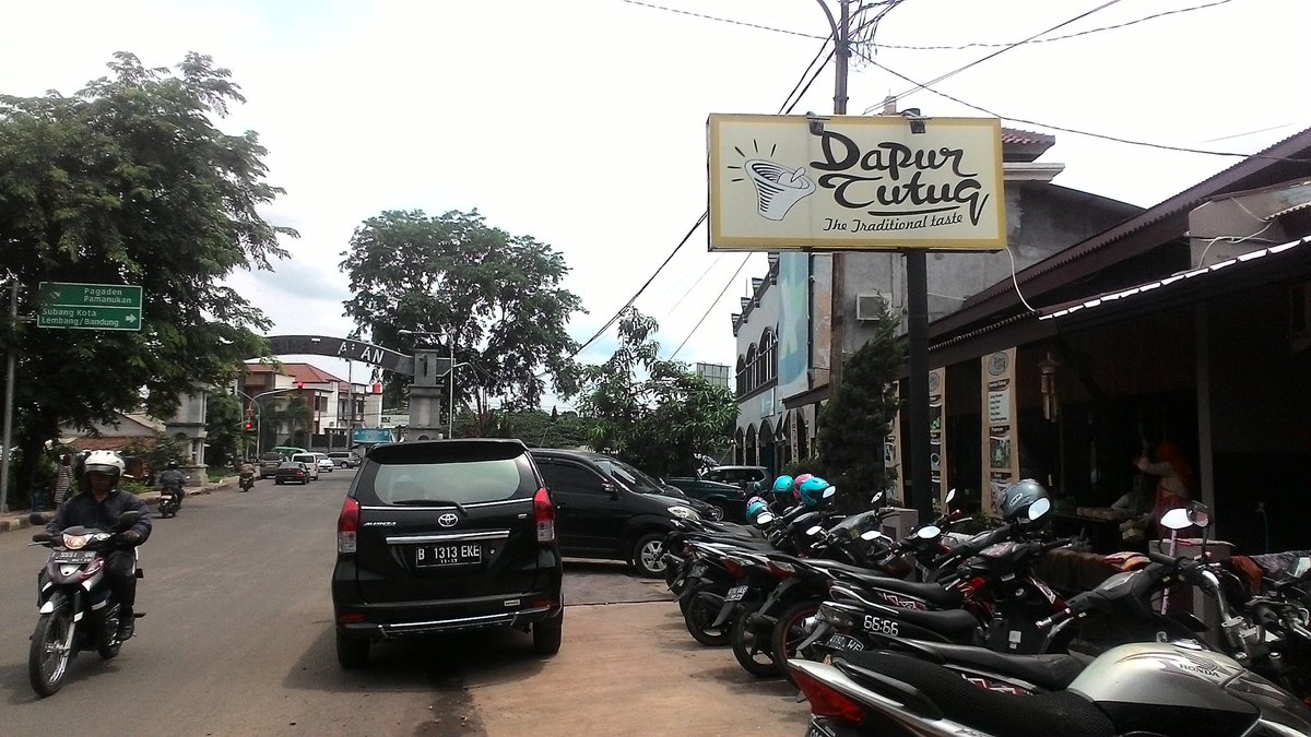 subangtalkcom's tweet photo. Lagi nyari makanan sunda? pas banget ada @DapurTutug ±20 meter dari per4an Lio menunya lengkap dn harga murah https://t.co/x53l8QZGeq