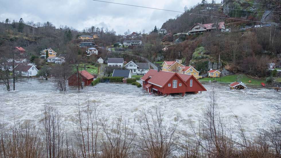 Fil_Scandinavie's tweet photo. Tempête #Synne : Des inondations catastrophiques en #Norvège
https://t.co/CAeiov9xw5 https://t.co/NRpMKezEAz