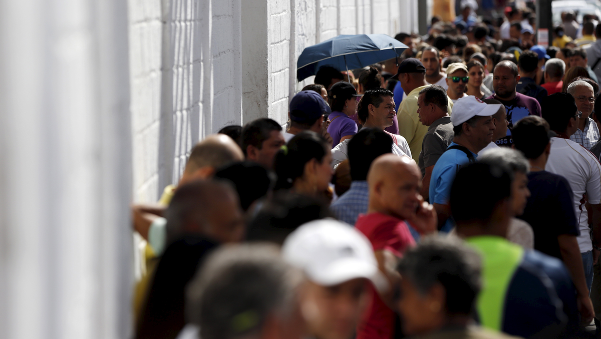 TelemundoNews's tweet photo. #Venezuela: Oposición disuelve mayoría oficialista => https://t.co/30MzLoaCbT https://t.co/nNebAfy4er