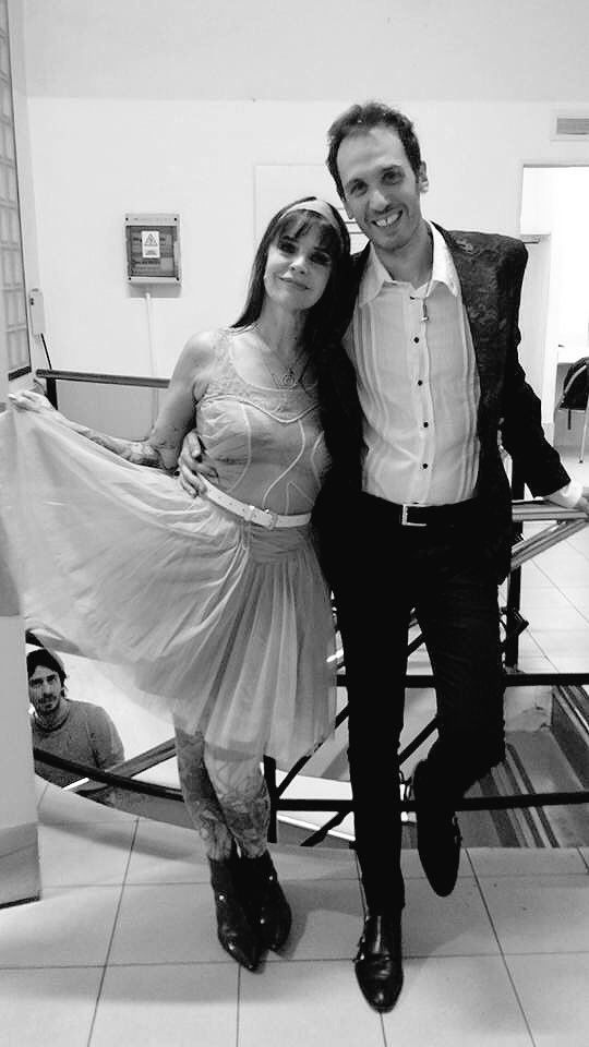 Con Juan antes del chow, y mi vestido de la <a href="/MariaPryorOk/">Maria Pryor</a>. #giros30años. #granrex. <a href="/FitoPaezMusica/">Fito Paez</a>