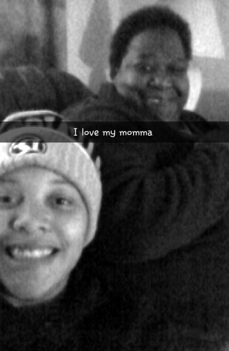 StepDaddyDom's tweet image. My mom it's my Queen👑 the only one who truly got my back though everything and i love her to death #LoveYouMom