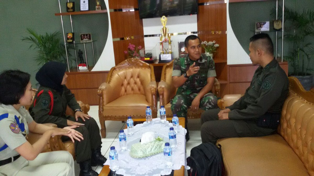 menwaUNJ's tweet photo. Silaturahmi dengan keluarga Yonkav 7 Pragosa https://t.co/GRWqTp8urD