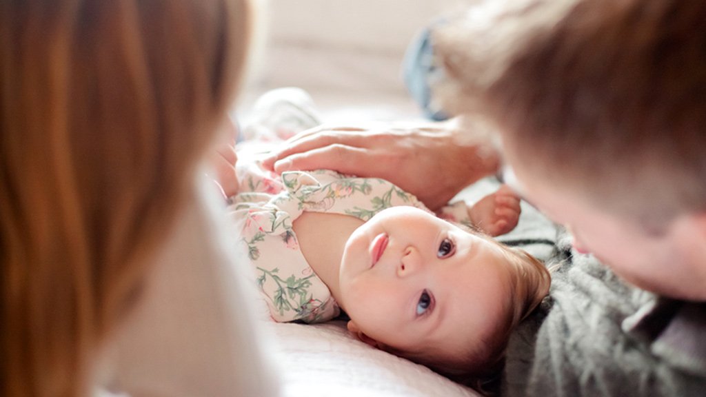 WhatToExpect's tweet photo. The unique way dad helps baby learn to talk: https://t.co/pHRZc6YNZx https://t.co/ho3erfugkK