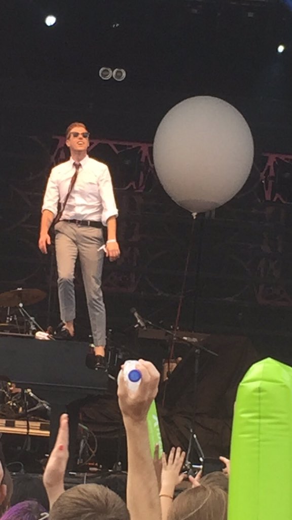 brisickles's tweet photo. also, @andrewmcmahon is such a great human #bigticketfest https://t.co/Vqmet2QcVs