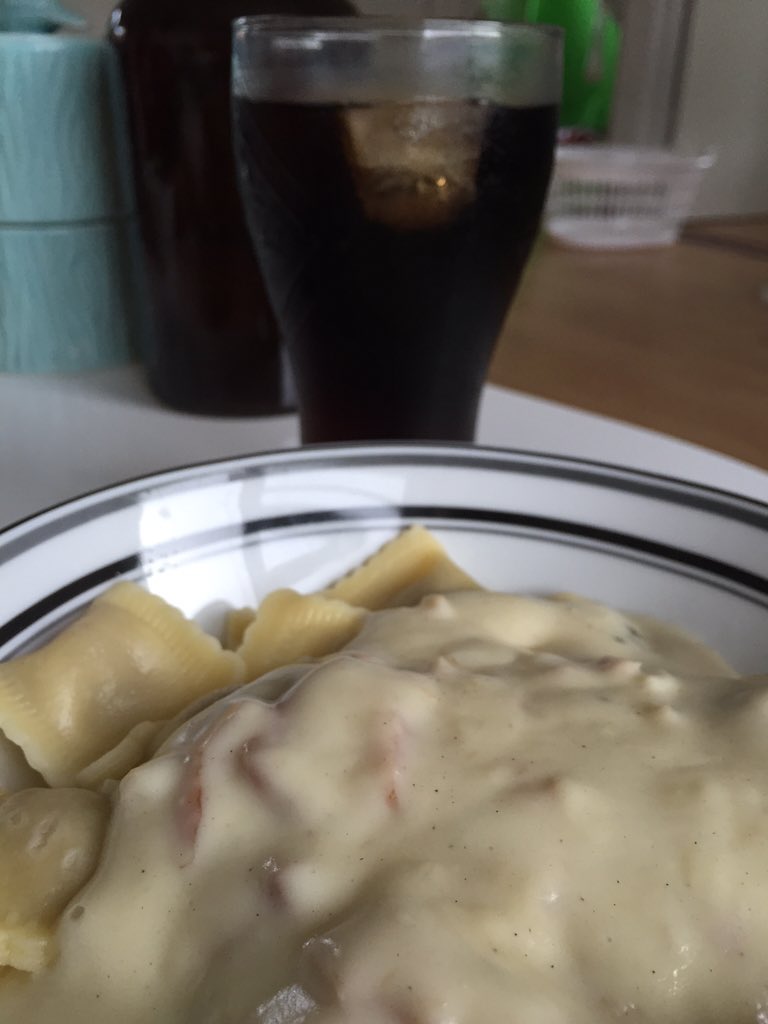 JackHuddo's tweet image. Pasta and death (Coke) for dinner!! Then I'll be recording and streaming😁 I am excited hehe #Twitchislife