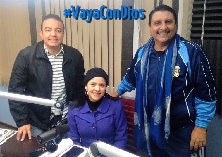 VayaConDios2015's tweet photo. Hoy en #VayaConDios: Rony, Any y Rodolfo. ¡Feliz lunes amigos! https://t.co/Y3dKCEvTzI