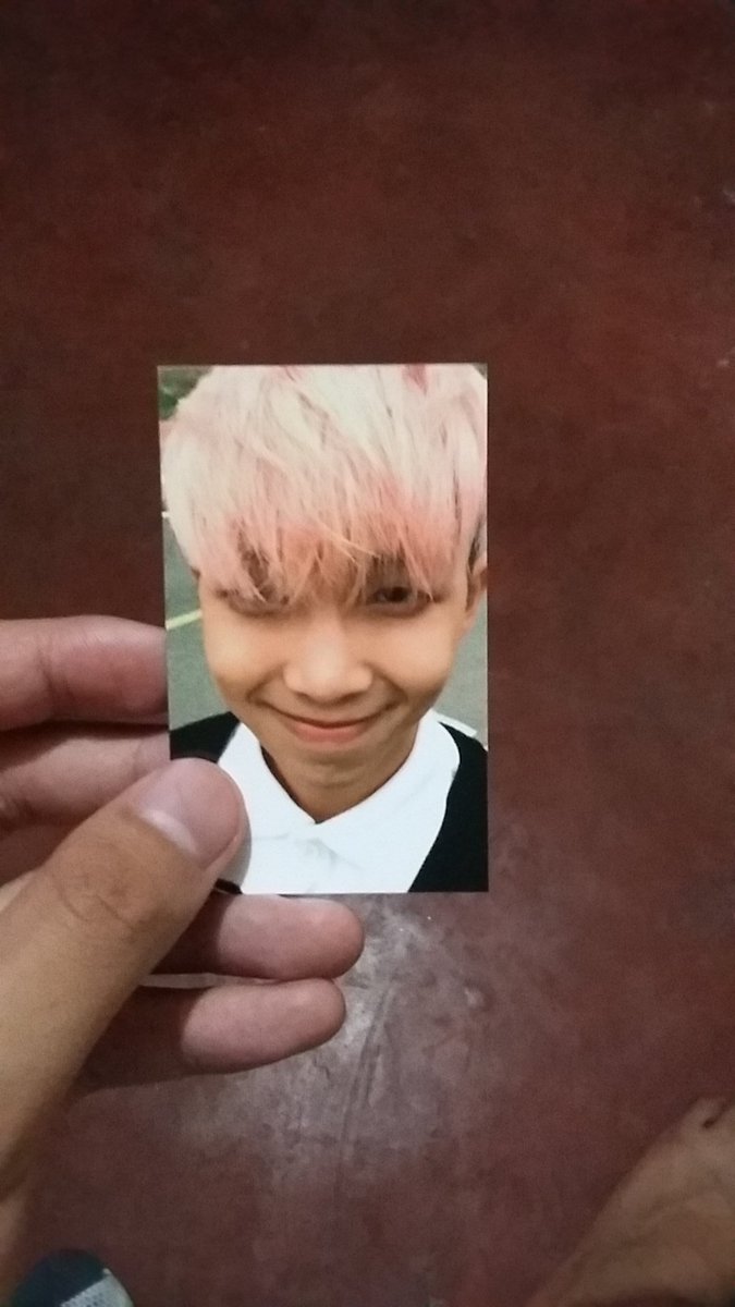 bjorkhyun's tweet photo. [PH Only] Trading my 화양연화 pt. 2 Namjoon/Rap Monster photocard to Jin 😭😭😭😭 https://t.co/1JDP8qIpCf