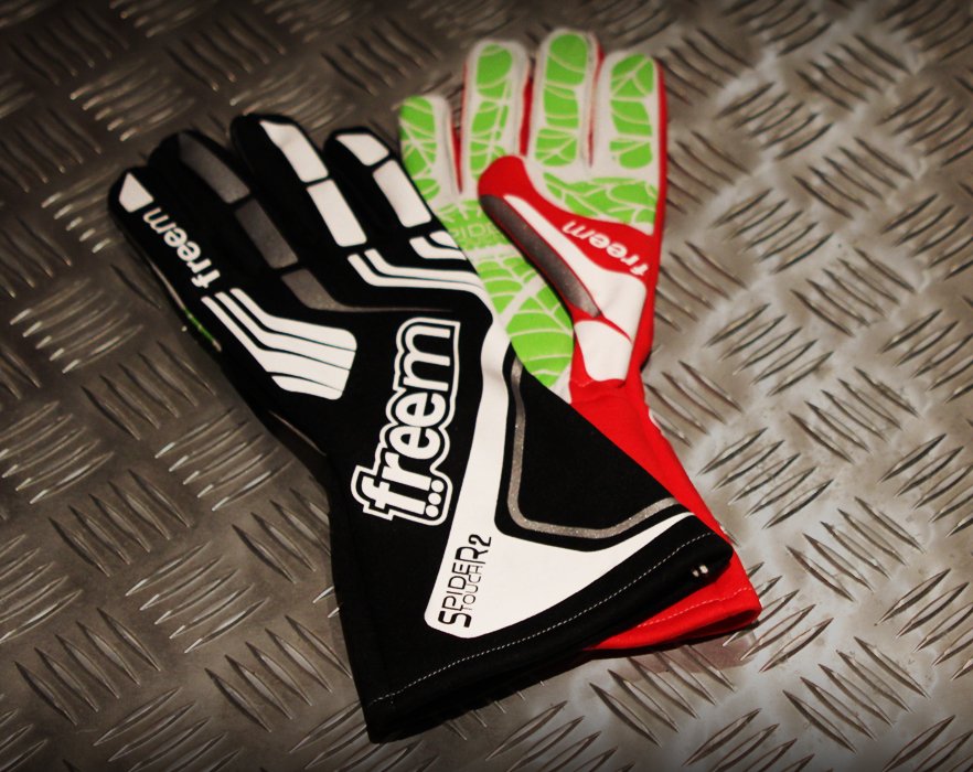 FreeM_RW's tweet photo. COMPETITION TIME! 
Fancy some of our Spider Touch gloves? Simply RT &amp; follow us to be in with a chance of winning! https://t.co/L1LYnSWVgW