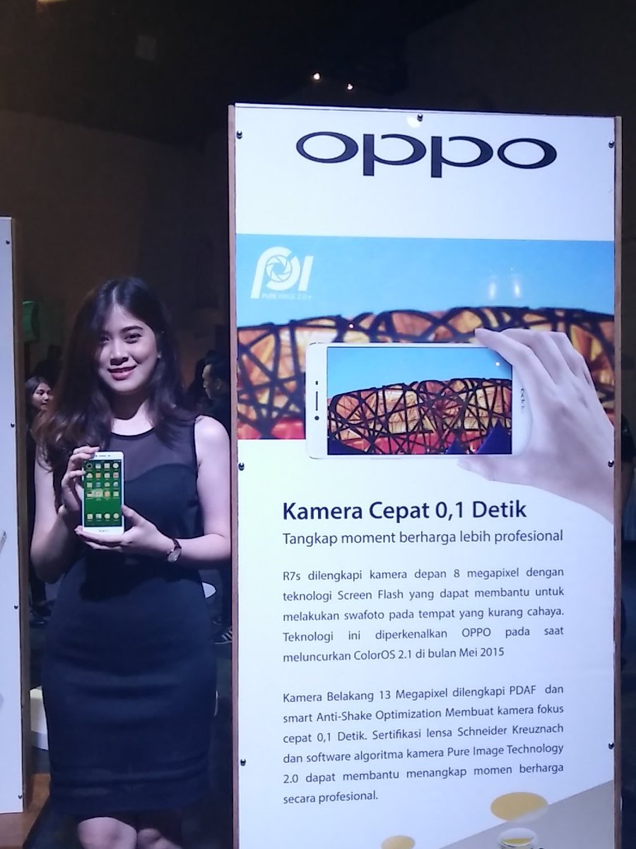 OPPOIndonesia's tweet photo. Tidak hanya membuat terobosan baru, OPPO R7s masih mempertahankan fitur Flash Shot. #OPPOR7sExp https://t.co/qISc8UKKeU