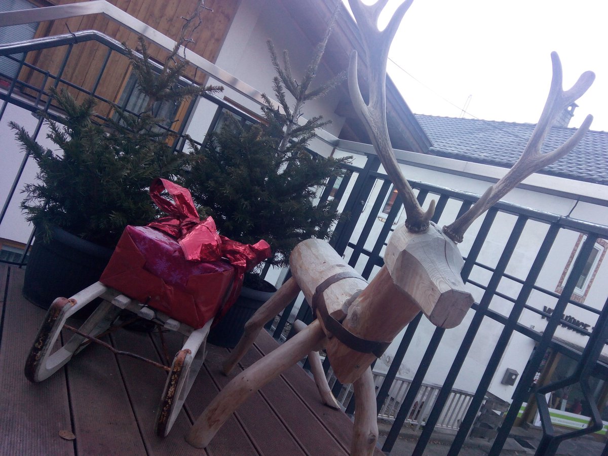 therealZINGY's tweet photo. #tistheseason4deersounds
Kisses from Austria https://t.co/JSqvObOKRo