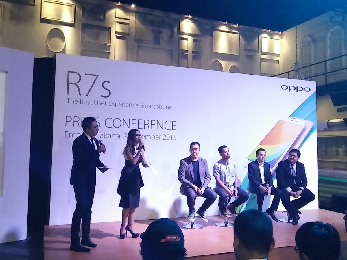 OPPOIndonesia's tweet photo. Sesi Q&amp;A kedua dengan blogger dan Country Manager Qualcomm Indonesia. #OPPOR7sExp https://t.co/or9jMyCBUS