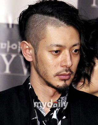 オダギリジョーの髪型まとめ ダンディなロン毛 ツーブロックでおしゃれヘアに