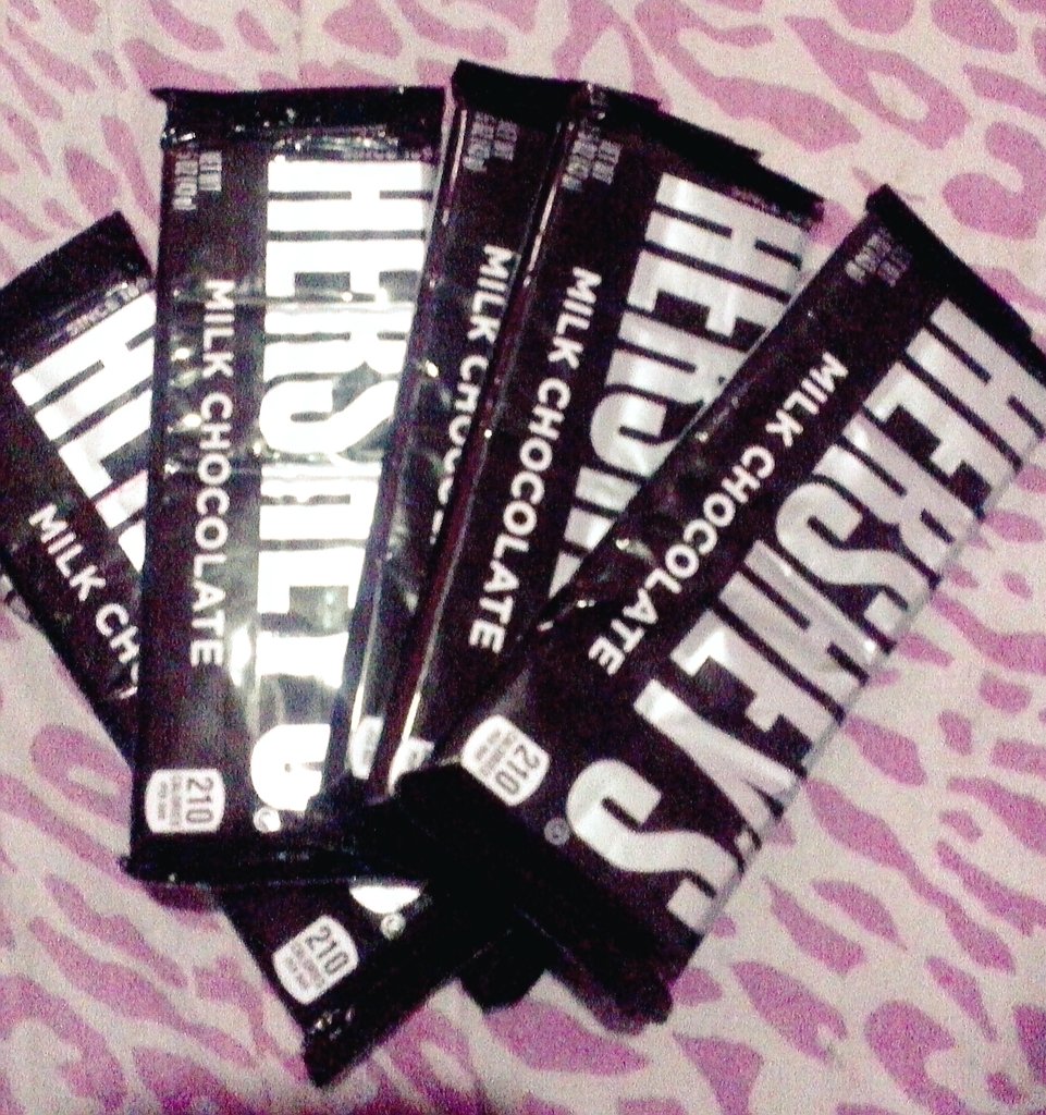 05Chix's tweet photo. Ilove chocolate than bae! Hahaha 😚🎅👅 https://t.co/n85ZkVc6bg