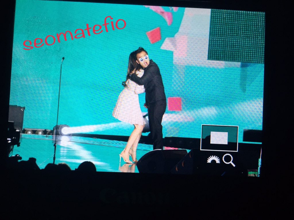 [PIC][06-12-2015]TaeTiSeo xuất phát đi Singappore để tham dự "Influence Asia 2015" vào tối nay CVnUEbwUkAEr_xB
