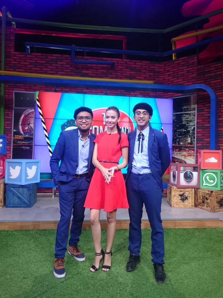 Yooott nanti malem ada nona <a href="/karinadila/">Karina Nadila</a> >.<