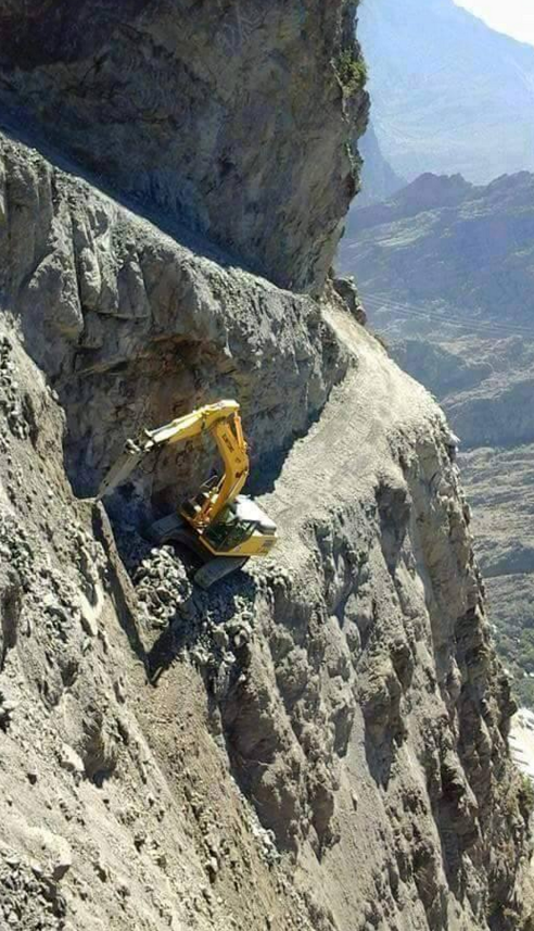 Worldwide_RS's tweet photo. Terrifying picture from #MiningMayhem - excavator constructing a road. https://t.co/rVPjJMmuXM