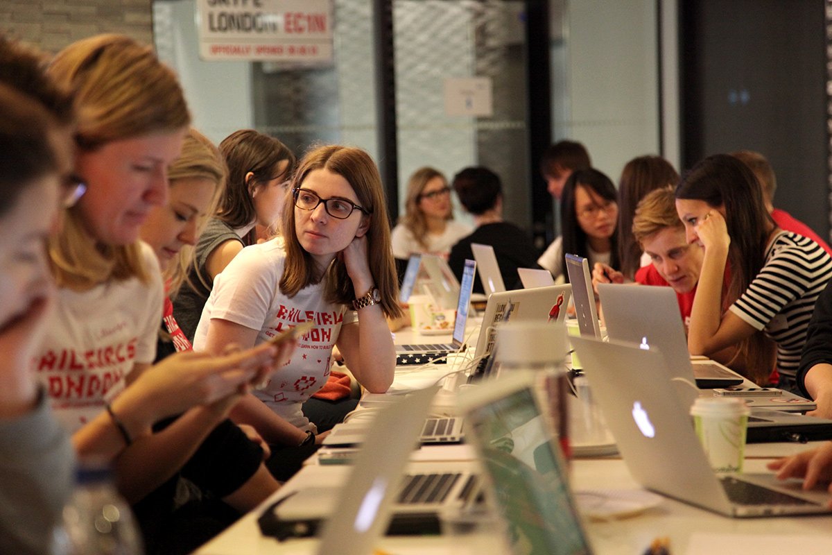 Ricerca Viaggi Skyscanner mentre chatti con Skype