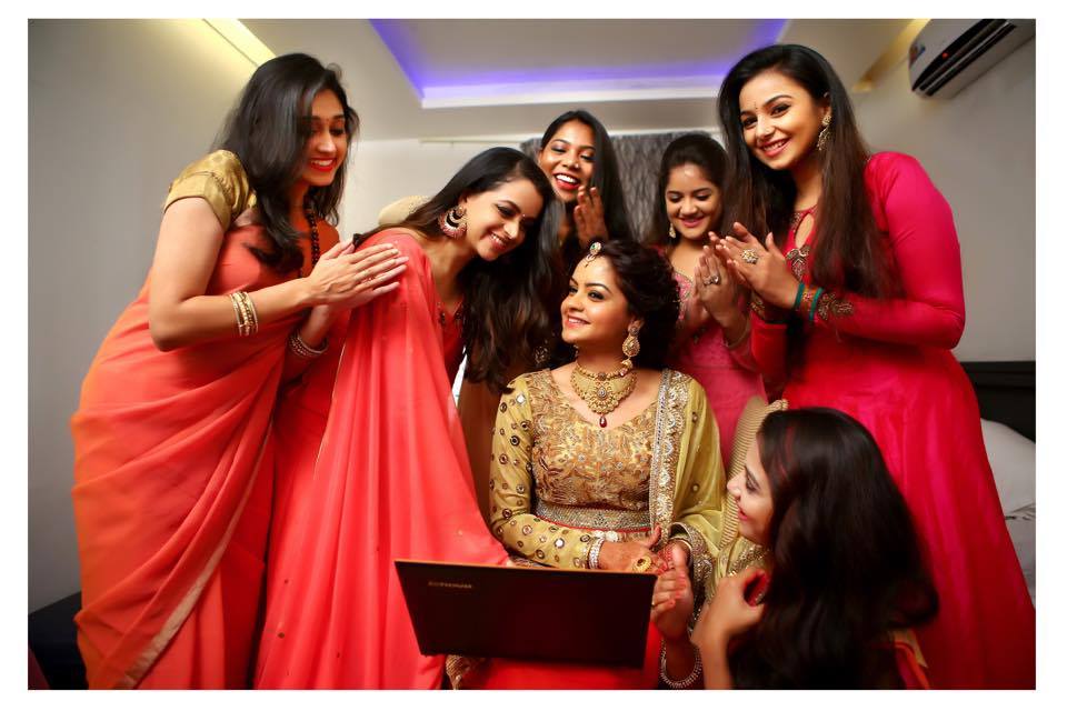 Feeling really happy tat my website was launched by all my chakkudu friends at shilpa's... facebook.com/SayanoraPhilli…