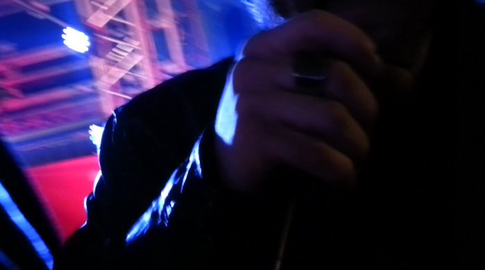 hailariastanca's tweet photo. E qui... Non si è capito più niente, a parte che la sua faccia era a due cm dalla nostra. #xf9 #giosada #troppoBAELL https://t.co/HtHPUJfU1q