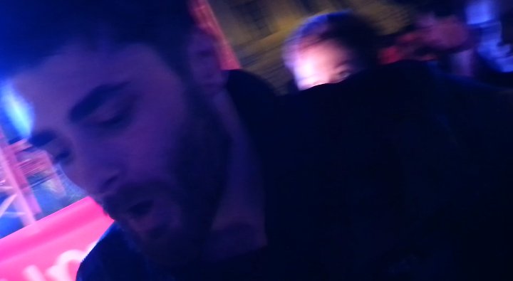 hailariastanca's tweet photo. E qui... Non si è capito più niente, a parte che la sua faccia era a due cm dalla nostra. #xf9 #giosada #troppoBAELL https://t.co/HtHPUJfU1q
