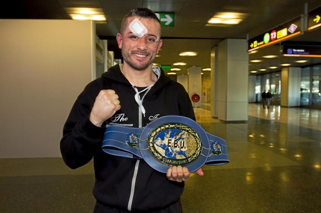 MarcaTMF's tweet photo. .@RubenSalsero aterriza en España como campeón de Europa y @marca le recibe en el aeropuerto https://t.co/wrWDIbXEPw https://t.co/AEQ7wwZC5c