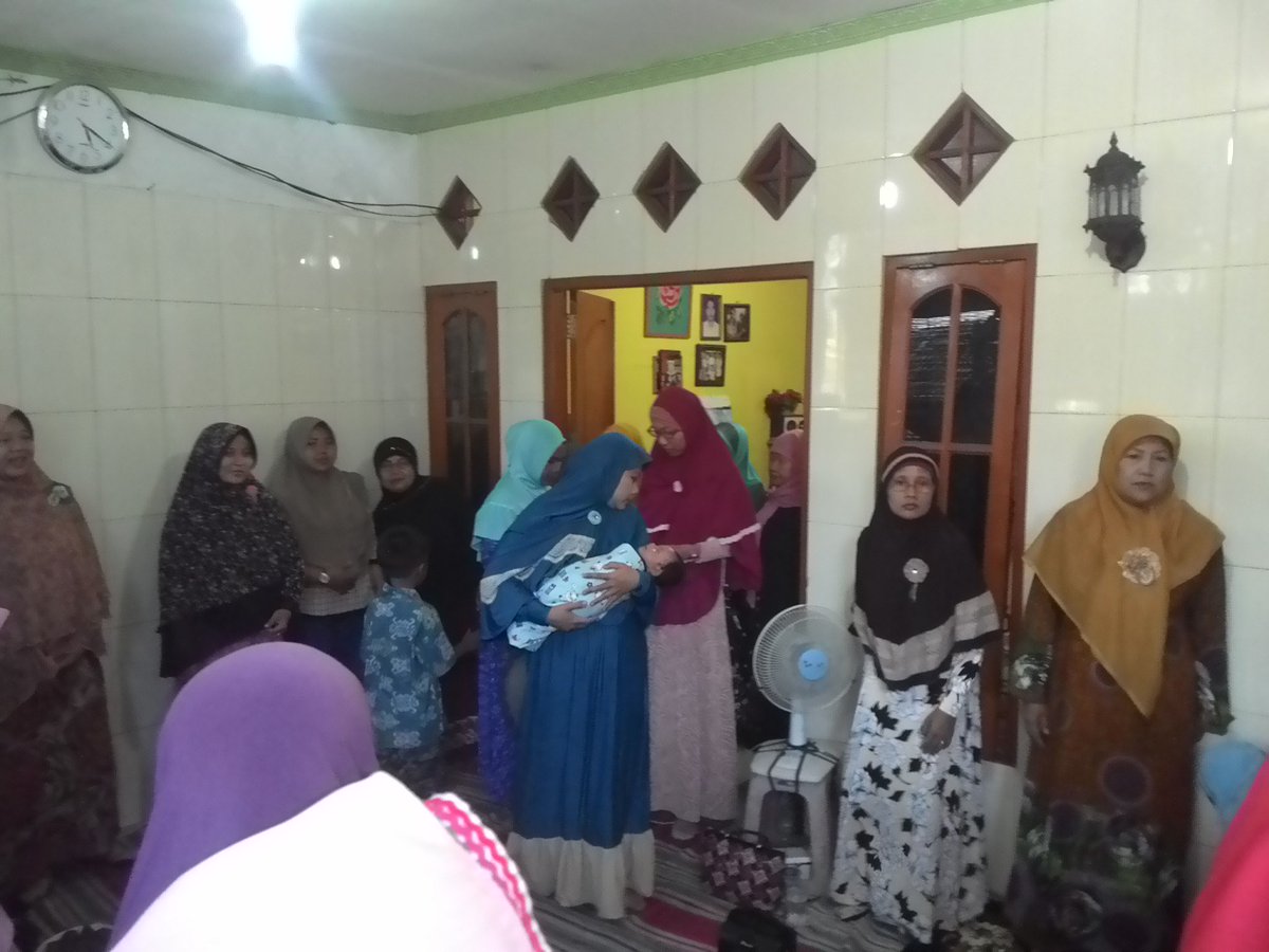 wahyukumoro68's tweet photo. Sukuran kelahiran putra ke 2 adinda Harmawan https://t.co/PjjoMcUyxO