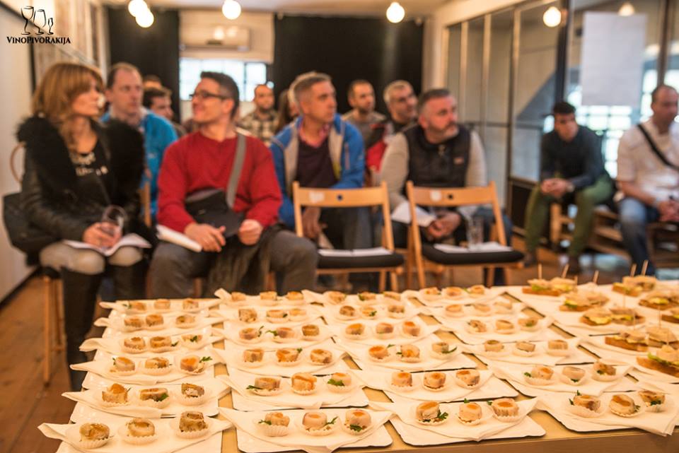 Uživanje u kulinarskim čarolijama na radionici Sa Pivom i uz Pivo #craftbeer #food facebook.com/VinoPivoRakija…