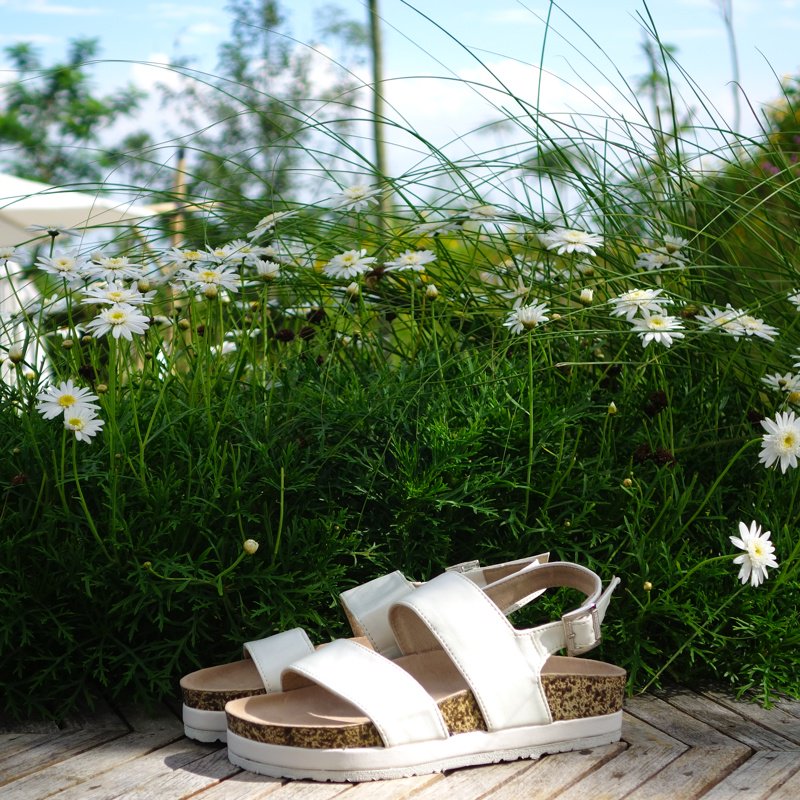 REALincstore's tweet photo. READY STOCK • Bianca Platform Sandal (white) | IDR 210.000 size: 40 order : LINE: REALincshoes https://t.co/HWWQXeZK62